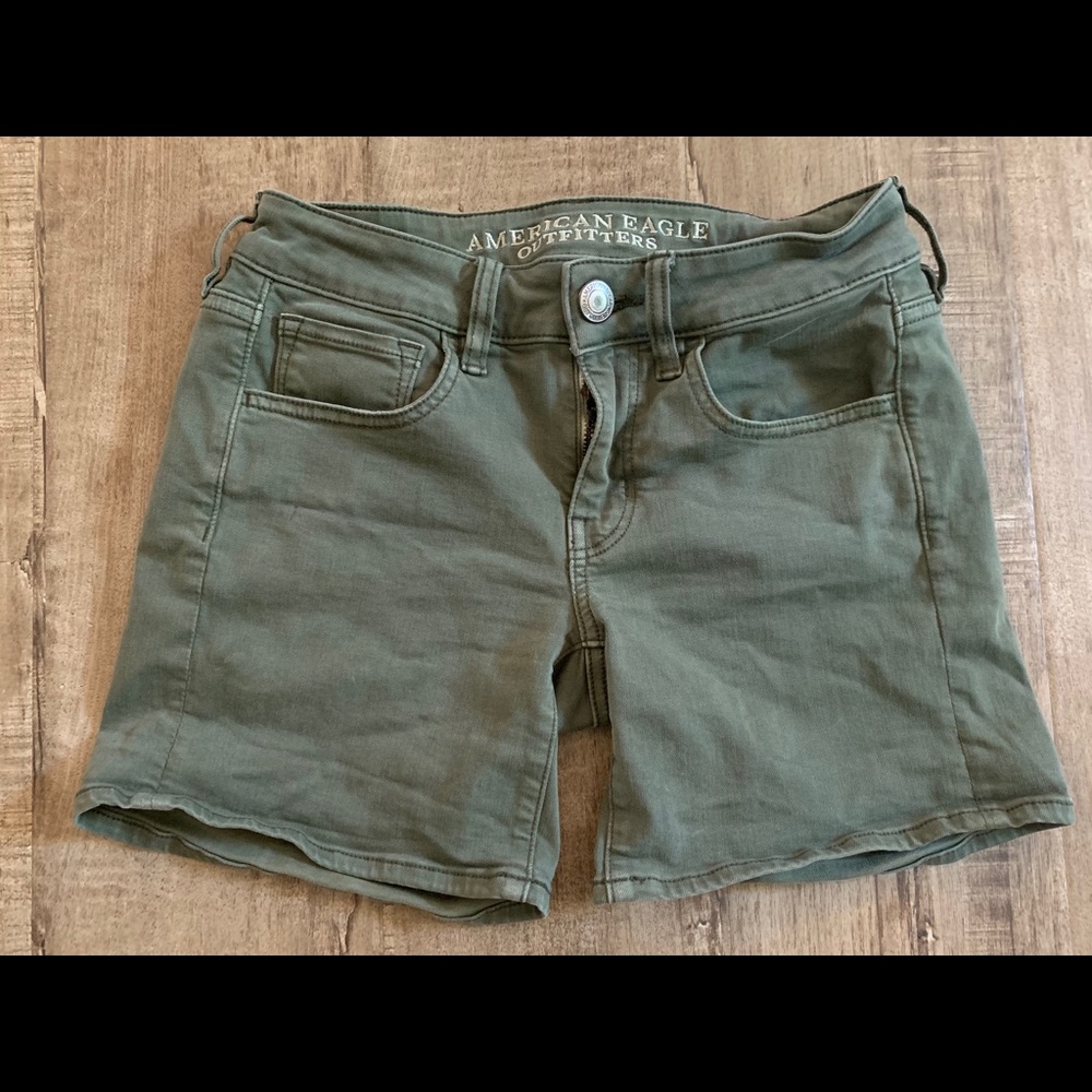 American Eagle midi shorts size 2 olive green